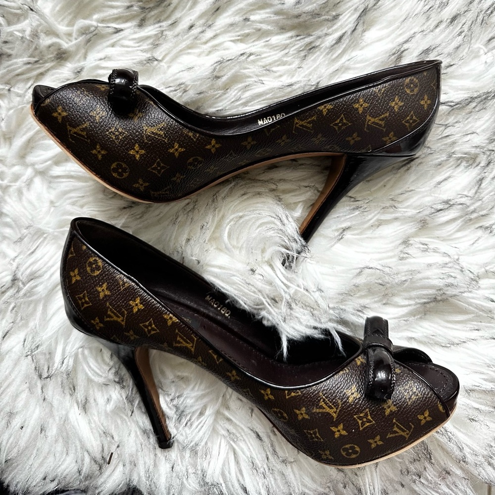Louis Vuitton Vintage Monogram Pumps